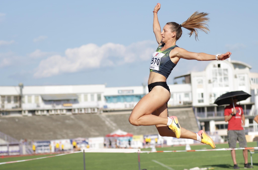 Милена Миткова е многократна шампионка на България в скока на