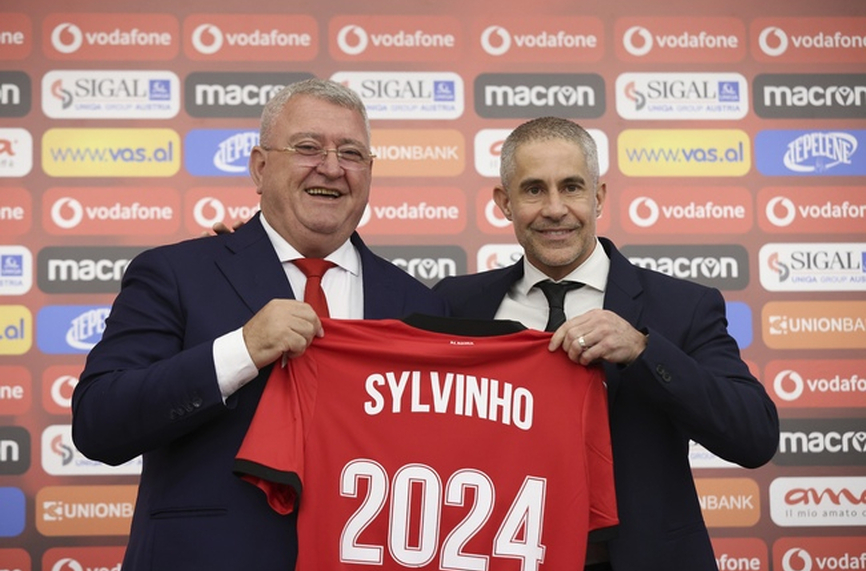 Силвиньо бележи успехи с Албания след като пое отбора през