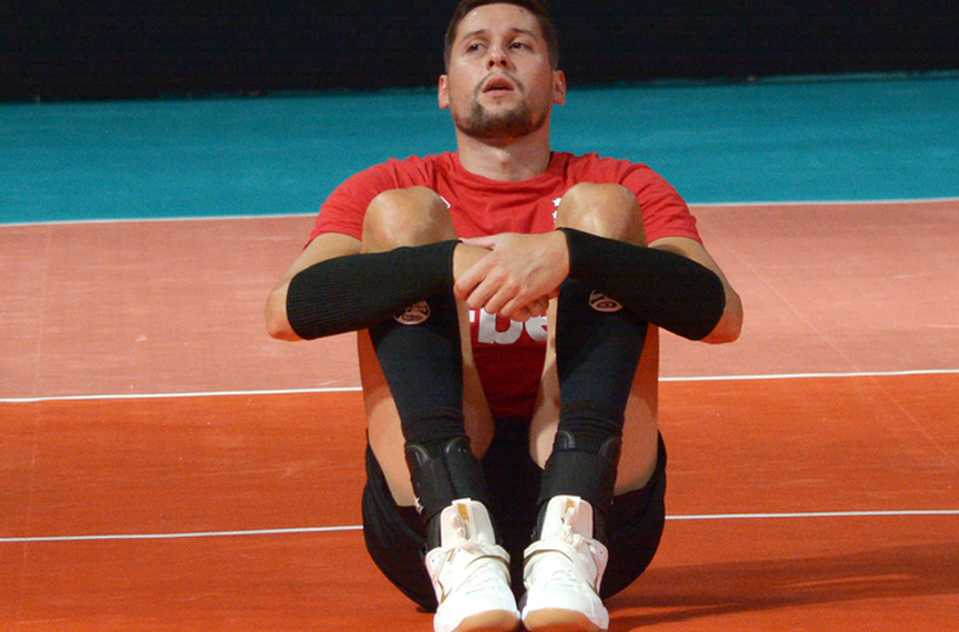 Българският волейболен национал Николай Пенчев подписа с Фенербахче потвърдиха от