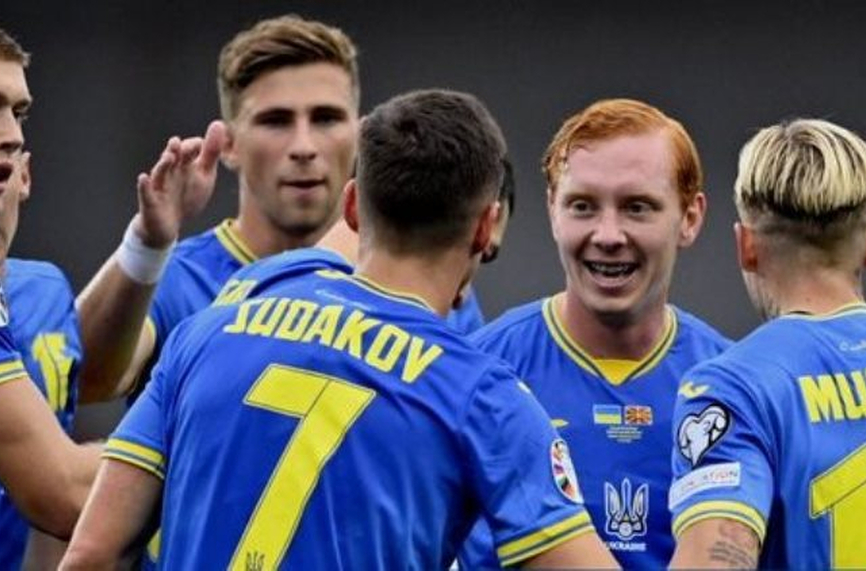 Националният отбор на Украйна по футбол запази напълно реални шансове