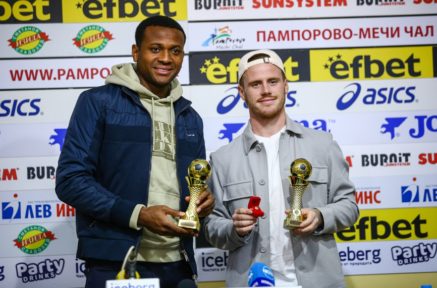 Майкъл Естрада прибра първа награда в родния футбол Той бе
