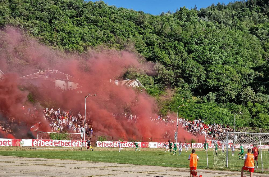 Футболистите на Беласица се извиниха на феновете общинското ръководство и