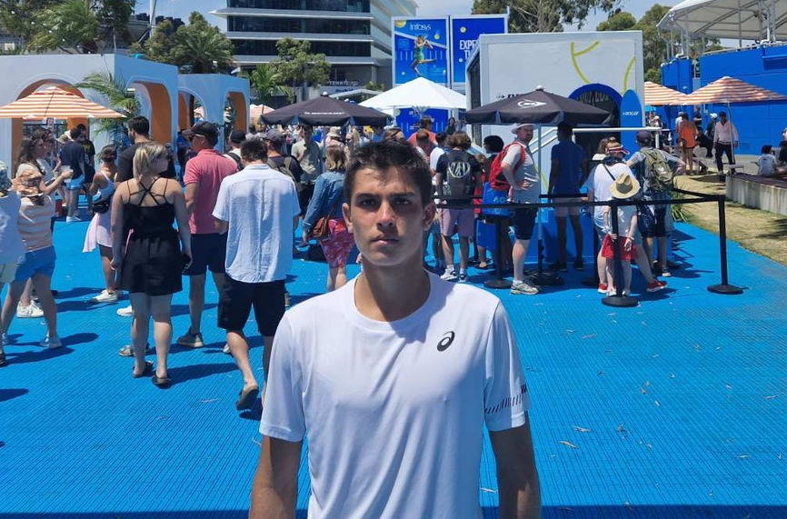 Младият български тенисист Адрияно Дженев се класира за втория кръг