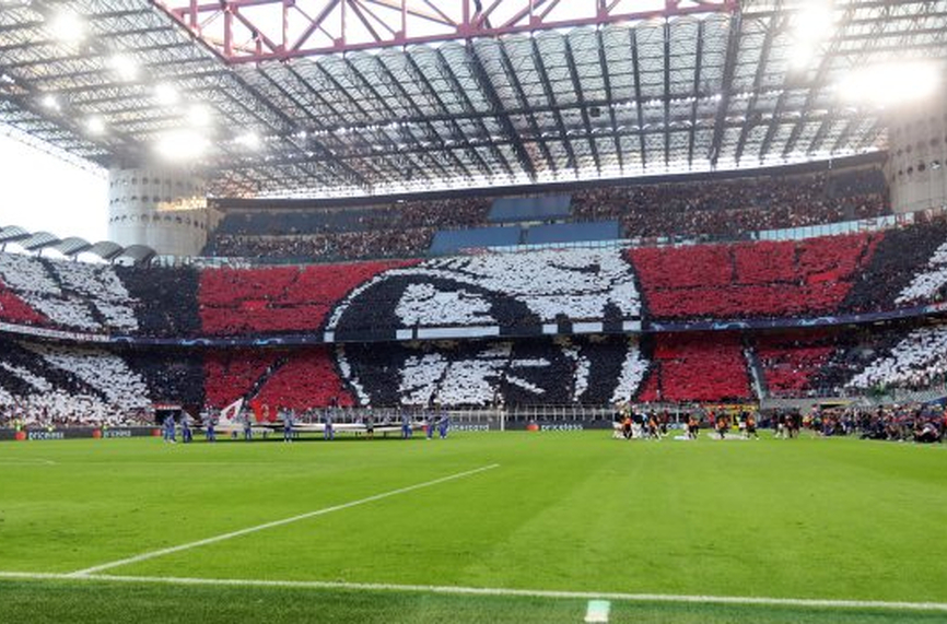Треньорският щаб на италианския футболен гранд Милан планира да повика