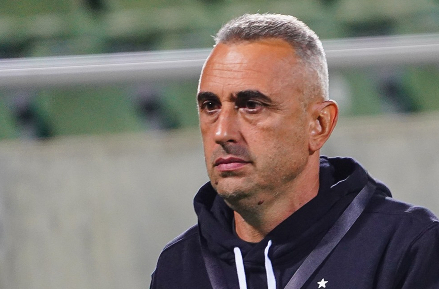 Българският треньор Ивайло Петев стартира с две поредни победи начело