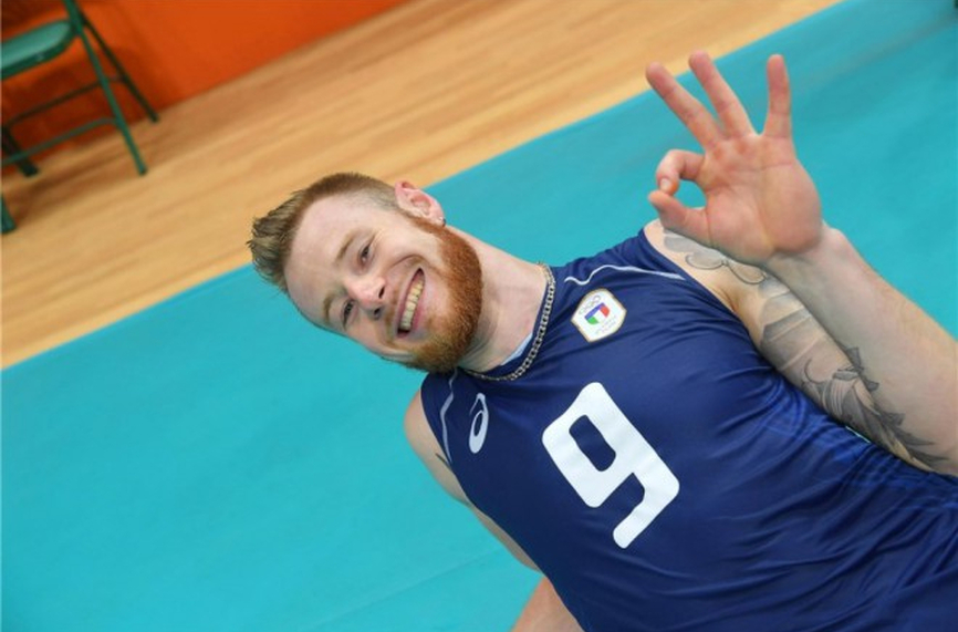 Звездата на Италия Иван Зайцев „прегърна“ младите волейболисти от турнир на Левски