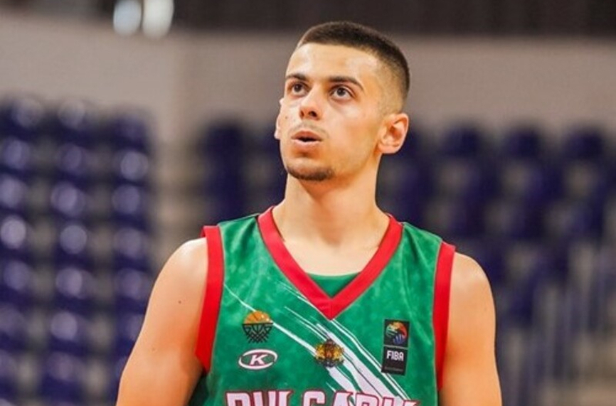 Български баскетболист с трофей и в идеалната петица на Колежанското първенство в САЩ