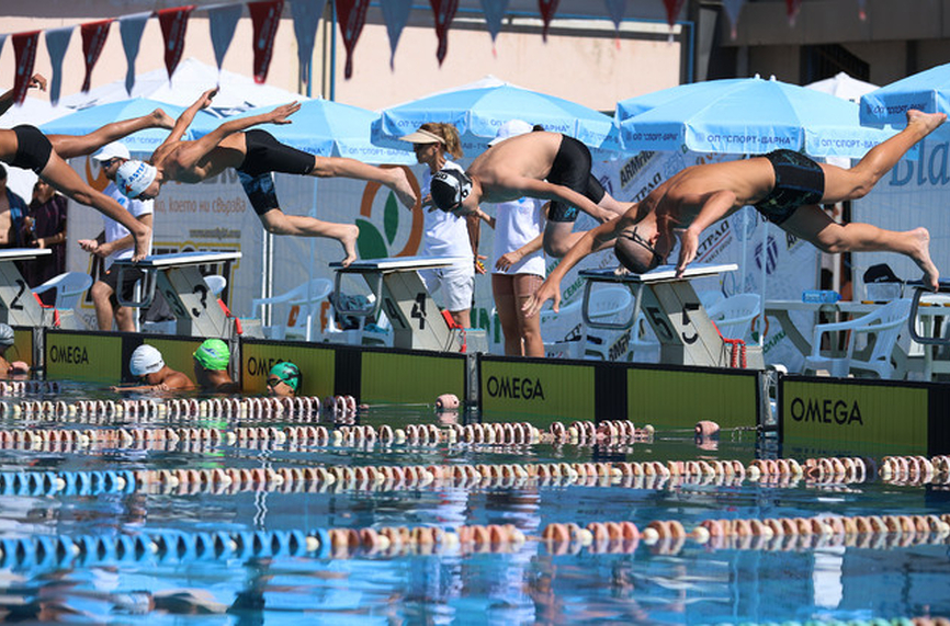 Четирима българи на Европейското първенство по артистично плуване