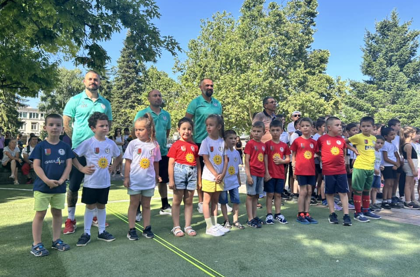 Турнир по футбол за детските градини се проведе в Троян