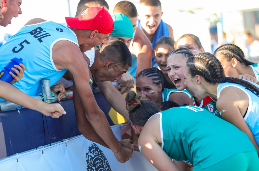 Девойките с драматична и важна победа на ЕП  по плажен хандбал във Варна