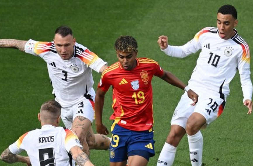 НА ЖИВО: Испания - Германия 1:0
