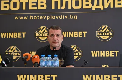 Илиян Филипов надъхва Ботев Пд преди дербито: Оставете всичко на терена – пот, глас, енергия